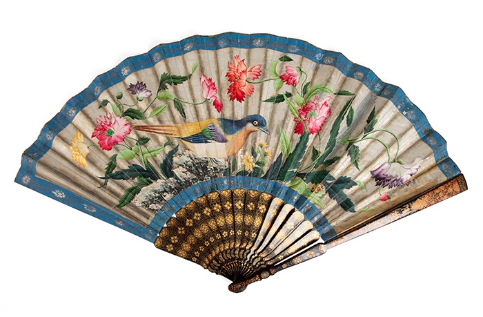 LARGE LACQUERED AND PAPER 'BIRD WITH FLOWER' FAN QING DYNASTY, MID-19TH CENTURY 清 黑漆描金花鳥人物紋大折扇